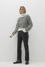 Load image into Gallery viewer, IRIS HOUNDSTOOTH CASHMERE TURTLENECK SWEATER