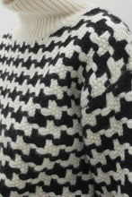 Load image into Gallery viewer, IRIS HOUNDSTOOTH CASHMERE TURTLENECK SWEATER