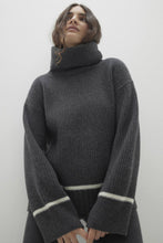 Load image into Gallery viewer, KAROL CASHMERE TURTLENECK SWEATER