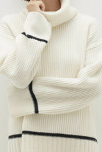 Load image into Gallery viewer, KAROL CASHMERE TURTLENECK SWEATER