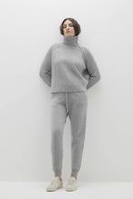 Load image into Gallery viewer, ARYANA CASHMERE TURTLENECK SWEATER