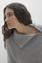 Load image into Gallery viewer, ARYANA CASHMERE TURTLENECK SWEATER