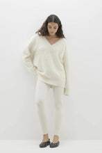 Load image into Gallery viewer, GLADYS BRUSHED CASHMERE V-NECK SWEATER