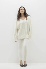 Load image into Gallery viewer, GLADYS BRUSHED CASHMERE V-NECK SWEATER