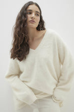 Load image into Gallery viewer, GLADYS BRUSHED CASHMERE V-NECK SWEATER