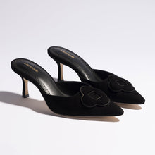 Load image into Gallery viewer, Flora Pump In Black Suede