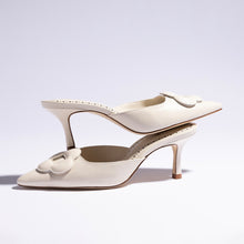 Load image into Gallery viewer, Flora Pump In Ivory Leather