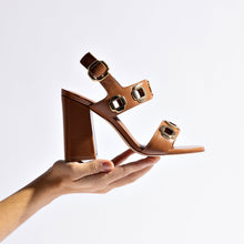 Load image into Gallery viewer, Milan Hi Sandal In Caramel Leather