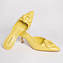 Load image into Gallery viewer, Flora Pump In Lemonade Leather