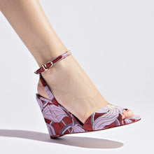 Load image into Gallery viewer, Larroudé x Markarian Wedge In Red Floral Dutel