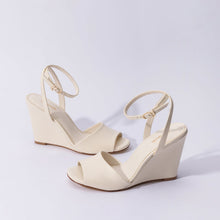 Load image into Gallery viewer, Yves Wedge In Ivory Leather