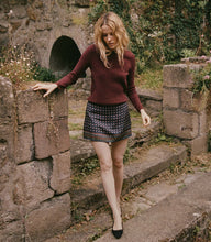 Load image into Gallery viewer, HYERES CASHMERE SWEATER -- DARK GARNET