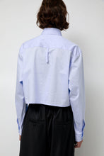 Load image into Gallery viewer, Highlight Studio Blue Poplin Crop Shirt in Light Blue