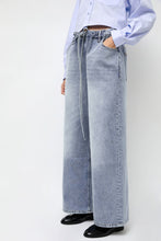 Load image into Gallery viewer, Highlight Studio Denim Sharing Pants in Light Blue