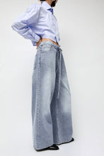 Load image into Gallery viewer, Highlight Studio Denim Sharing Pants in Light Blue