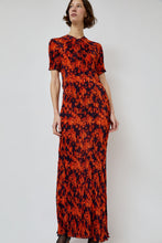 Load image into Gallery viewer, INSHADE Short Sleeve Crimped Chiffon Dress in Red and Bordeaux Floral