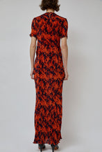 Load image into Gallery viewer, INSHADE Short Sleeve Crimped Chiffon Dress in Red and Bordeaux Floral