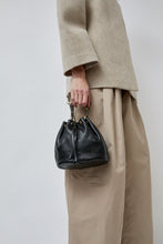 Load image into Gallery viewer, Il Bisonte Bucket Classic Bag in Nero