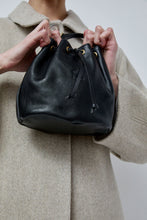 Load image into Gallery viewer, Il Bisonte Bucket Classic Bag in Nero