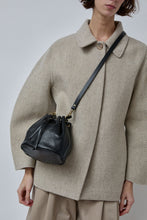 Load image into Gallery viewer, Il Bisonte Bucket Classic Bag in Nero