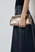 Load image into Gallery viewer, Il Bisonte Classic Clutch in Bronze