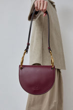 Load image into Gallery viewer, Il Bisonte Crossbody Consuelo in Amarena