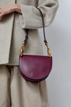 Load image into Gallery viewer, Il Bisonte Crossbody Consuelo in Amarena