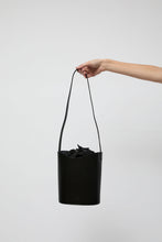 Load image into Gallery viewer, Il Bisonte Roseto Bucket Bag in Black