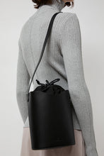 Load image into Gallery viewer, Il Bisonte Roseto Bucket Bag in Black