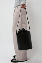 Load image into Gallery viewer, Il Bisonte Roseto Bucket Bag in Black