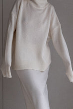 Load image into Gallery viewer, JOSLYN TURTLENECK CASHMERE SWEATER