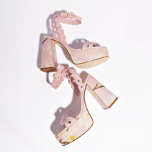 Load image into Gallery viewer, Dolly Broderie Sandal In Tulip Printed Raffia