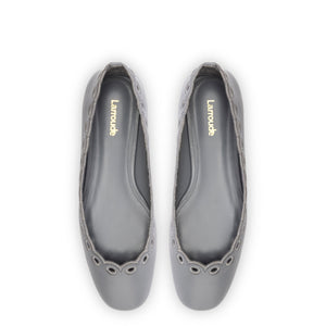 Meghan Broderie Flat In Titanium Leather