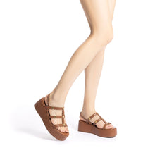 Load image into Gallery viewer, Harmony Flatform Sandal In Caramel Leather