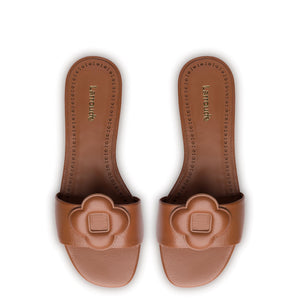 Flora Flat Mule In Caramel Leather