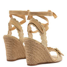 Load image into Gallery viewer, Poppy Wedge In Gold Metallic Raffia