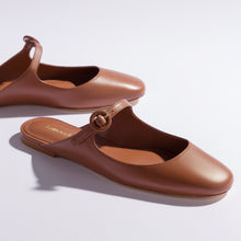 Load image into Gallery viewer, Blair Flat Mule In Caramel Leather