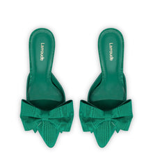 Load image into Gallery viewer, Mini Elle Pump In Emerald Fabric