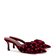 Load image into Gallery viewer, Mini Elle Pump In Wine Velvet