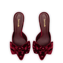 Load image into Gallery viewer, Mini Elle Pump In Wine Velvet