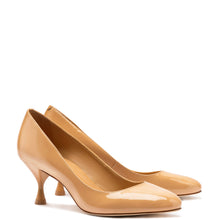 Load image into Gallery viewer, Michelle Lo Pump In Tan Patent Leather