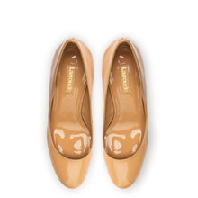 Load image into Gallery viewer, Michelle Lo Pump In Tan Patent Leather