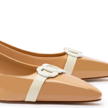 Load image into Gallery viewer, Franca Pump In Tan Patent Leather