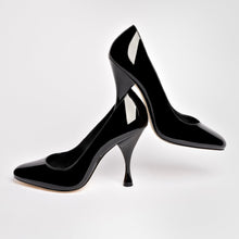 Load image into Gallery viewer, Michelle Pump In Black Patent Leather