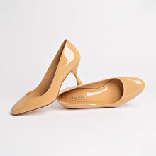 Load image into Gallery viewer, Michelle Lo Pump In Tan Patent Leather