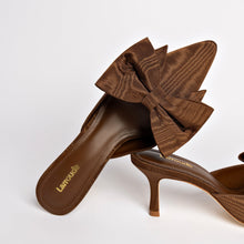 Load image into Gallery viewer, Mini Elle Pump In Cinnamon Fabric