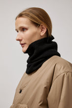 Load image into Gallery viewer, Muhlbauer Jael Ribbed Cashmere Hood in Black