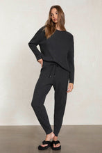 Load image into Gallery viewer, CAMPBELL RIBBED CREWNECK CASHMERE SWEATER