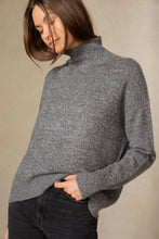 Load image into Gallery viewer, JOSLYN TURTLENECK CASHMERE SWEATER