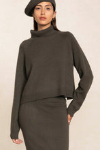 Load image into Gallery viewer, NOELLE TURTLENECK CASHMERE SWEATER